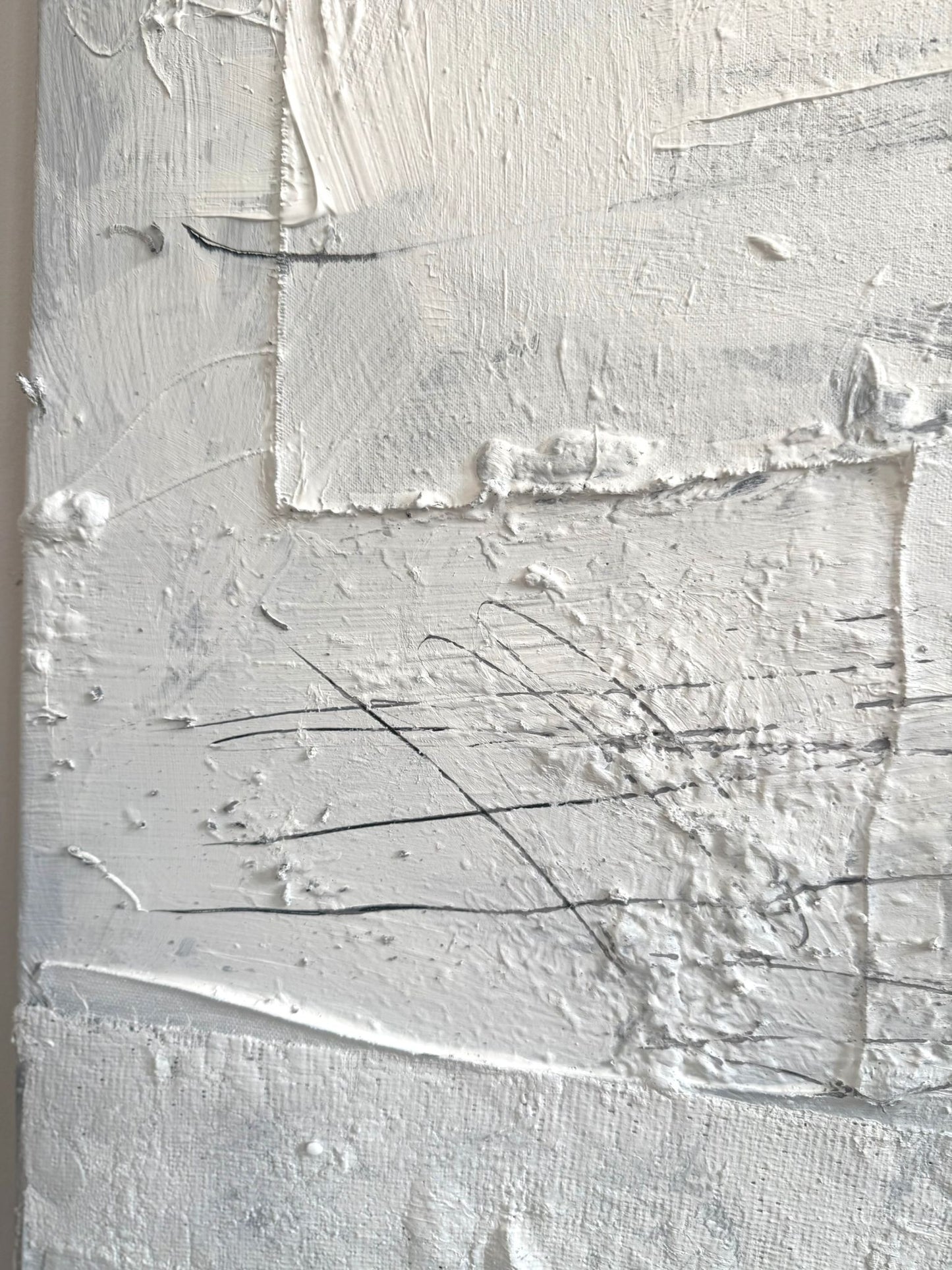 Abstraktes Gemälde auf Leinwand, gemalt in Weißtönen