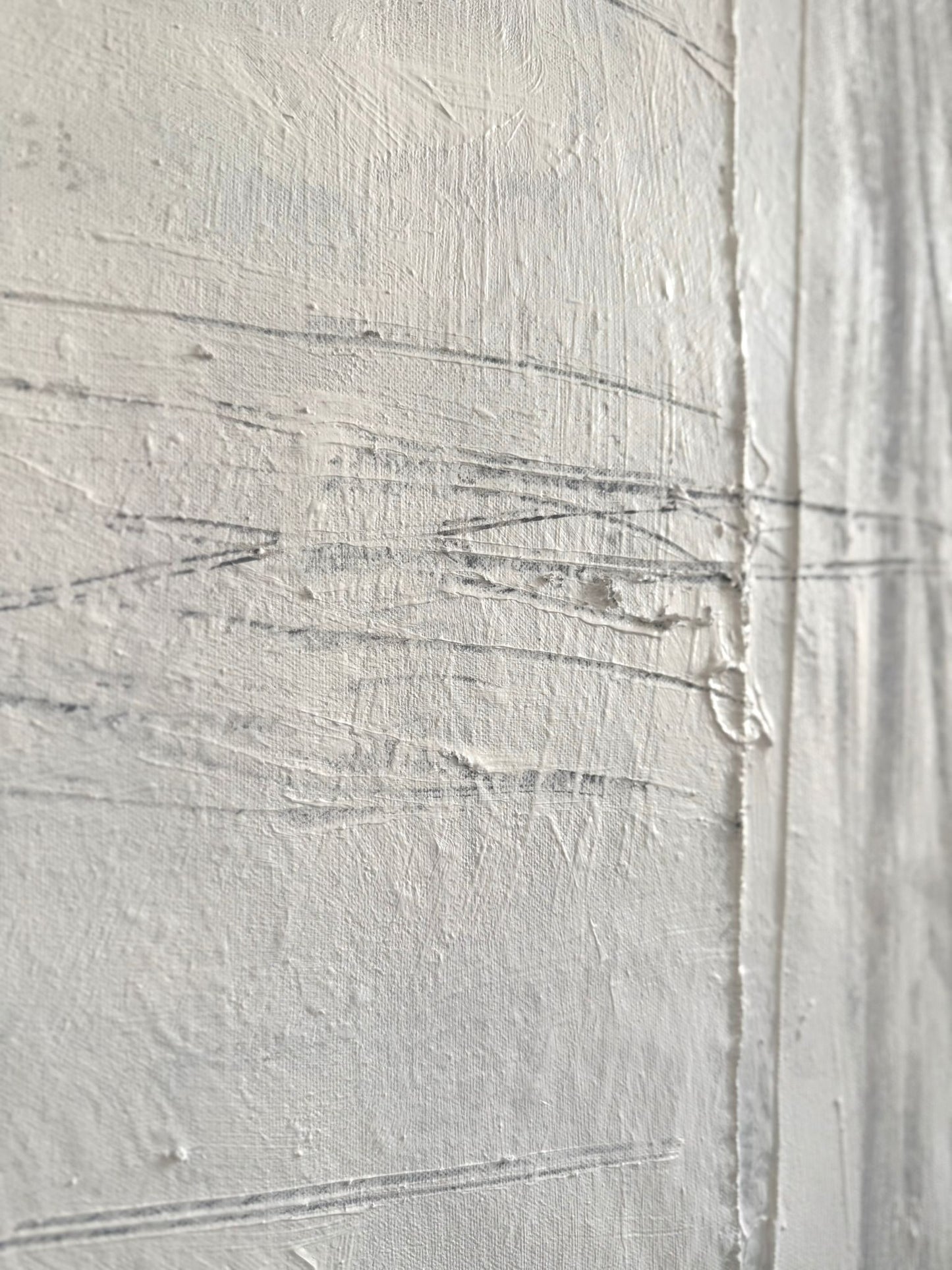 Abstraktes Gemälde auf Leinwand, gemalt in Weißtönen